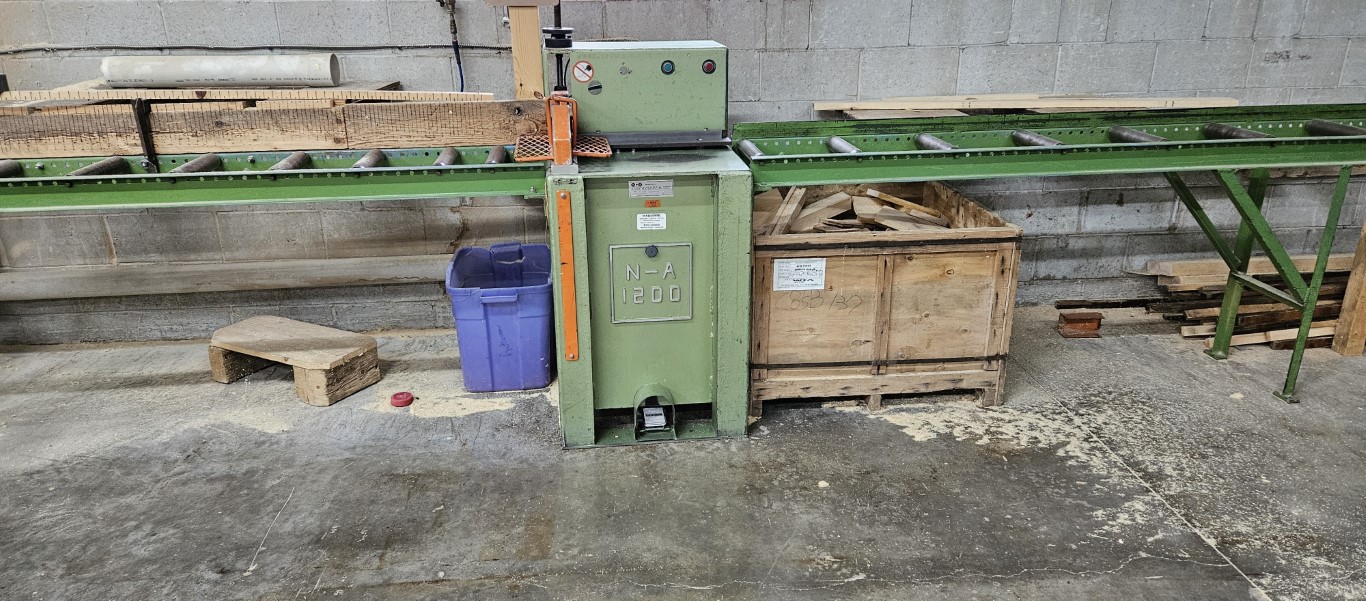 N&A undercut saw NA 1200 with in & out feed conveyors, 1994